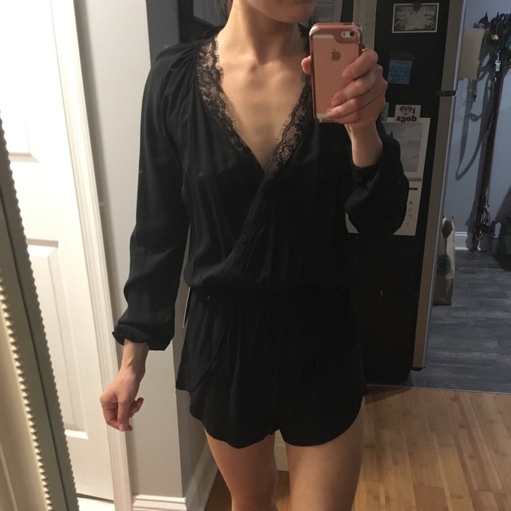 Express romper with lace detail XS NWT 🏷